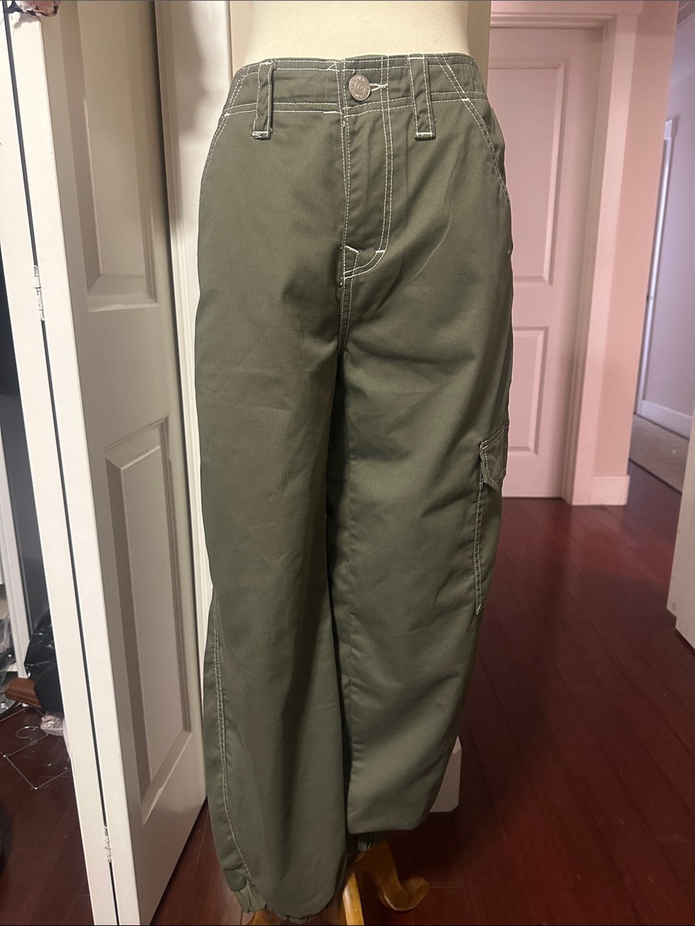 True Religion Bobbi Big T Baggy Cargo Jogger Kalamata Green Size 30 NWOT